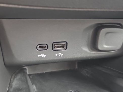 Used 2024 Buick Envista Sport Touring w/ Convenience I Package FWD image 23