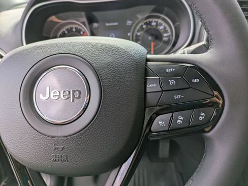 Certified 2023 Jeep Cherokee Altitude Lux w/ Mopar Interior Package AWD/4WD image 15