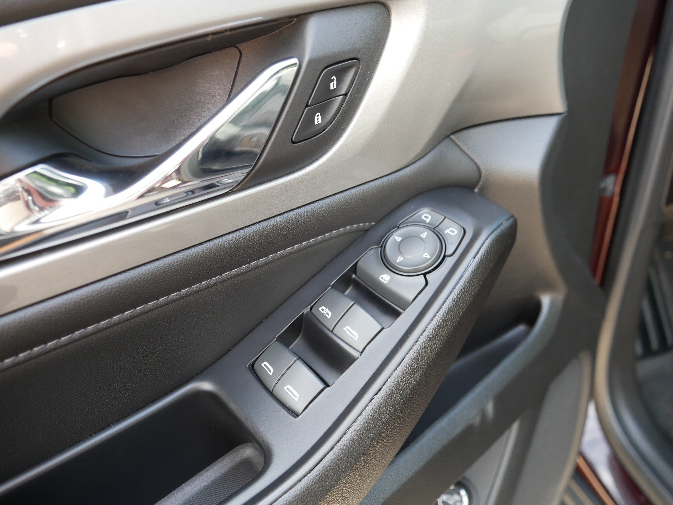 Used 2023 Chevrolet Traverse LT FWD image 19