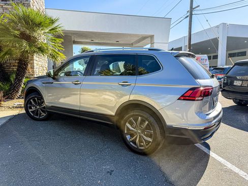 Used 2022 Volkswagen Tiguan SE image 3