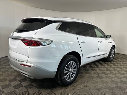 Used 2023 Buick Enclave Essence image 3
