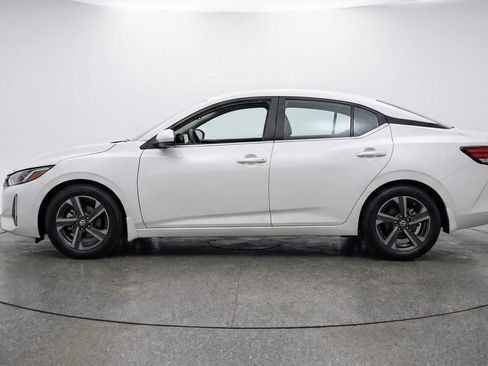 Used 2025 Nissan Sentra SV image 5