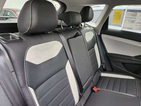 New 2025 Volkswagen Taos SEL image 15