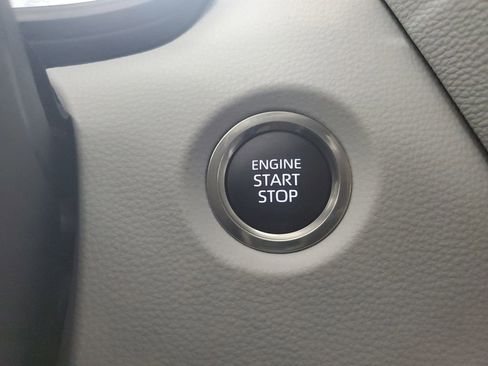 Used 2025 Toyota Corolla SE image 33