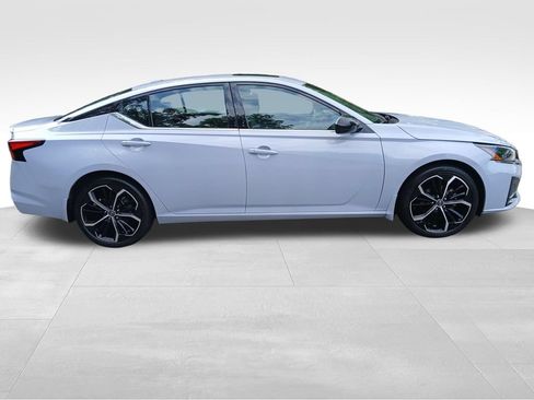 Used 2023 Nissan Altima 2.5 SR w/ SR Premium Package FWD image 14