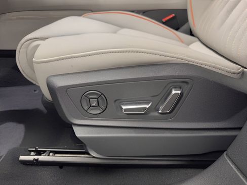 Used 2024 Audi Q8 e-tron Prestige w/ Prestige Package image 16