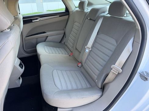 Used 2019 Ford Fusion SE FWD image 22