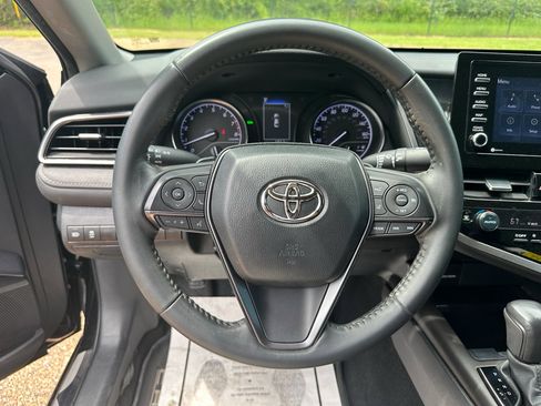 Used 2023 Toyota Camry SE w/ Convenience Package FWD image 18