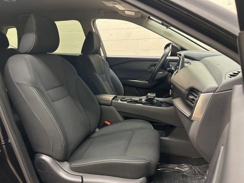 Used 2024 Nissan Rogue S image 10