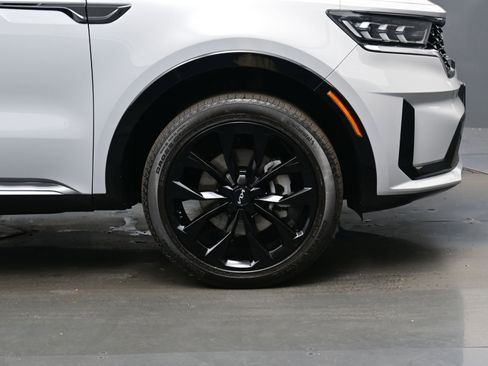 Used 2023 Kia Sorento SX image 9