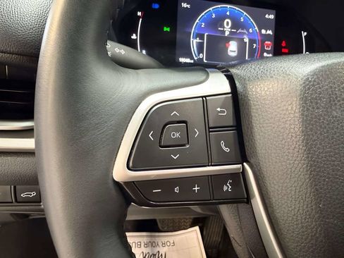 Used 2025 Toyota Grand Highlander AWD image 17