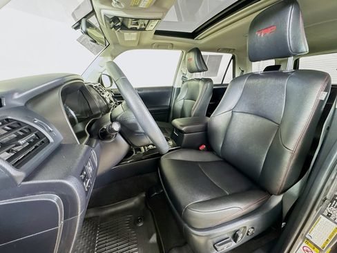 Certified 2019 Toyota 4Runner TRD Off-Road Premium AWD/4WD image 2