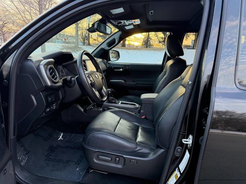 Used 2021 Toyota Tacoma TRD Off-Road w/ TRD Premium Off Road Package image 18