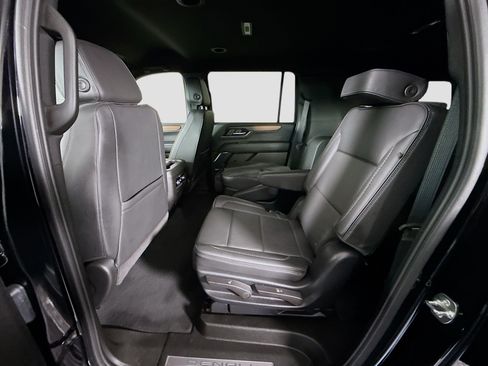 Used 2025 GMC Yukon XL Denali RWD image 25