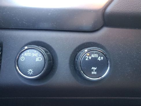 Used 2020 Chevrolet Suburban LT image 19