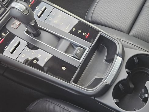 Certified 2025 Porsche Macan image 20