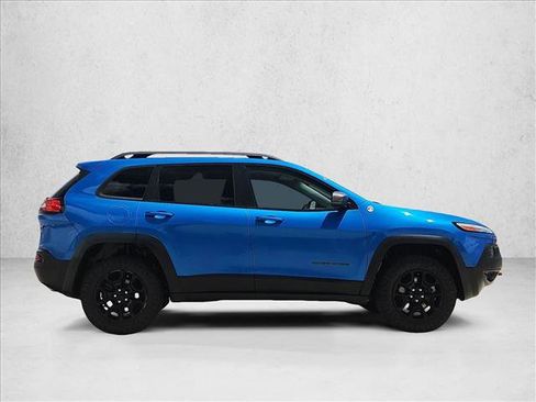 Used 2018 Jeep Cherokee Trailhawk w/ Comfort/Convenience Group AWD/4WD image 4