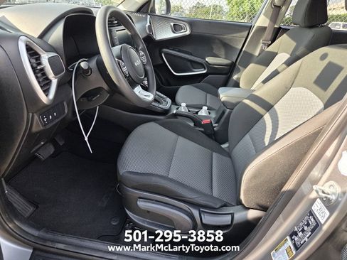 Used 2023 Kia Soul LX w/ Option Group 015 FWD image 5