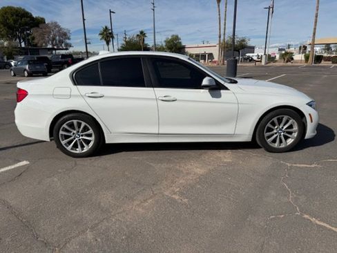 Used 2018 BMW 320i xDrive Sedan image 2