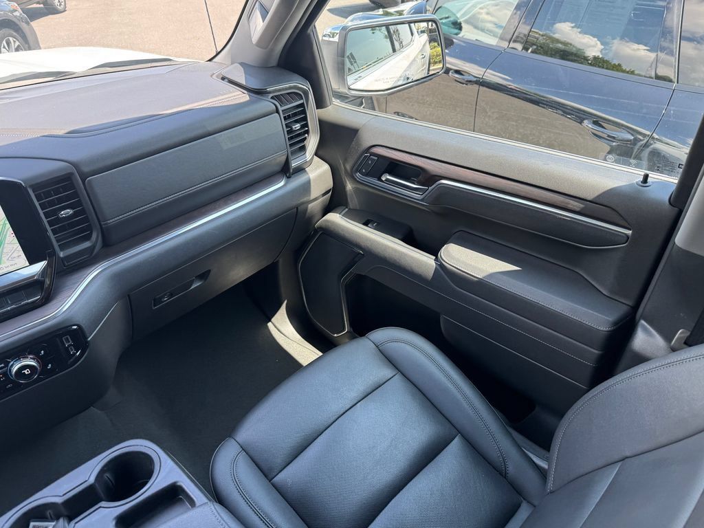 Used 2025 GMC Sierra 1500 SLT AWD/4WD image 14