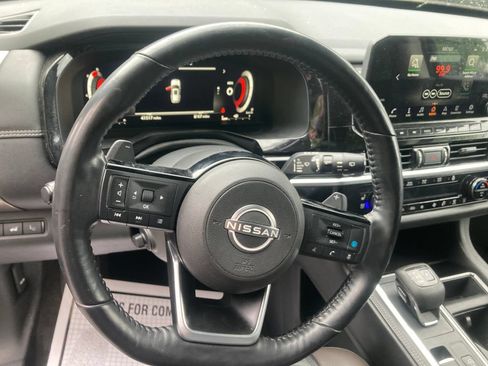 Used 2022 Nissan Pathfinder Platinum w/ Cargo Package AWD/4WD image 18