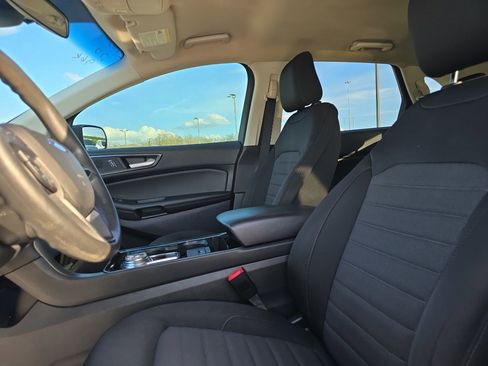 Used 2020 Ford Edge SE image 20