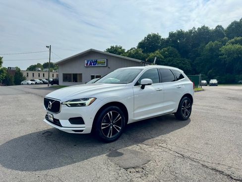 Used 2019 Volvo XC60 T6 Momentum w/ Multimedia Package AWD/4WD image 2