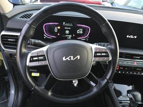 Used 2025 Kia Telluride S image 4