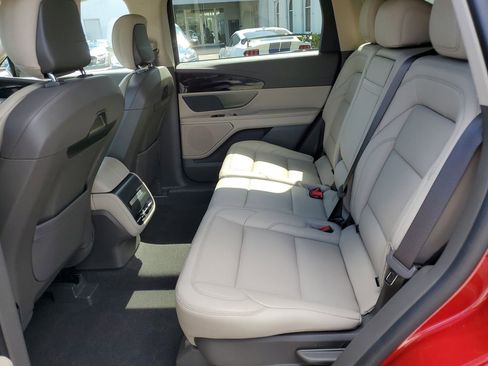 Certified 2024 Lincoln Nautilus Premier image 8