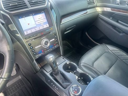Used 2018 Ford Explorer Platinum AWD/4WD image 32