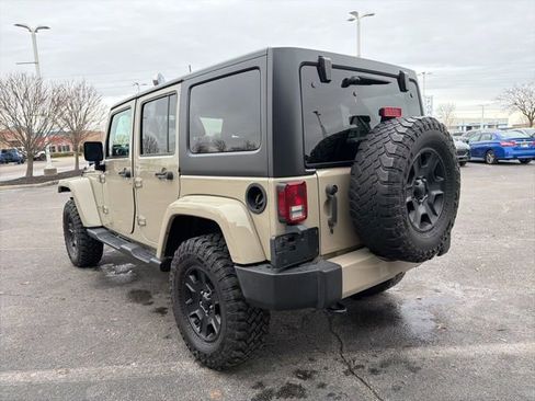 Used 2018 Jeep Wrangler Unlimited Sahara image 9