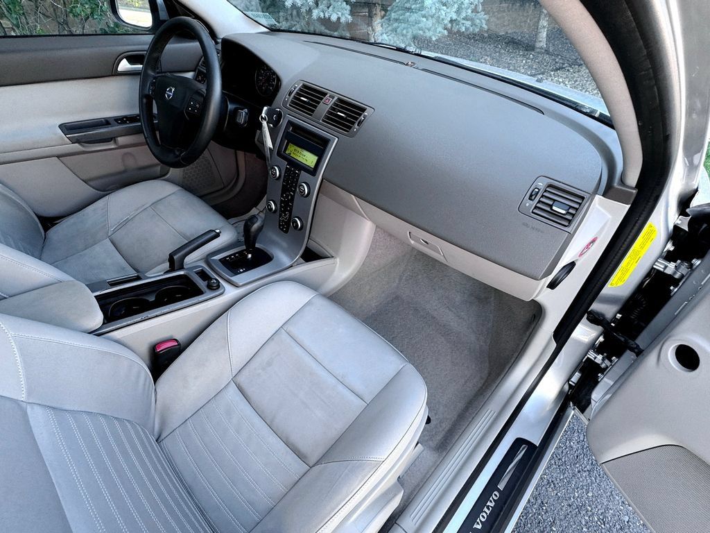 Used 2008 Volvo S40 2.4i FWD image 37