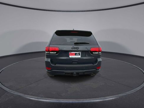 Used 2017 Jeep Grand Cherokee Altitude image 7