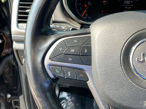 Used 2021 Jeep Grand Cherokee Laredo image 28