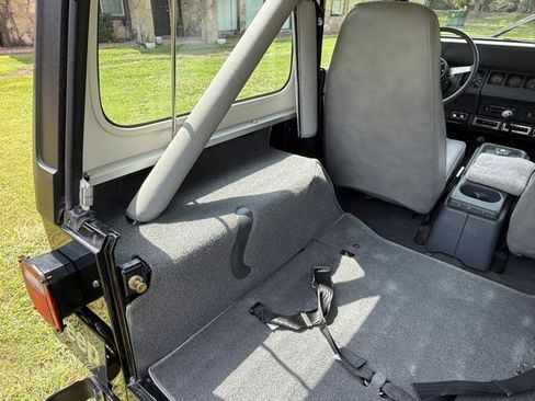 Used 1989 Jeep Wrangler 4WD image 33