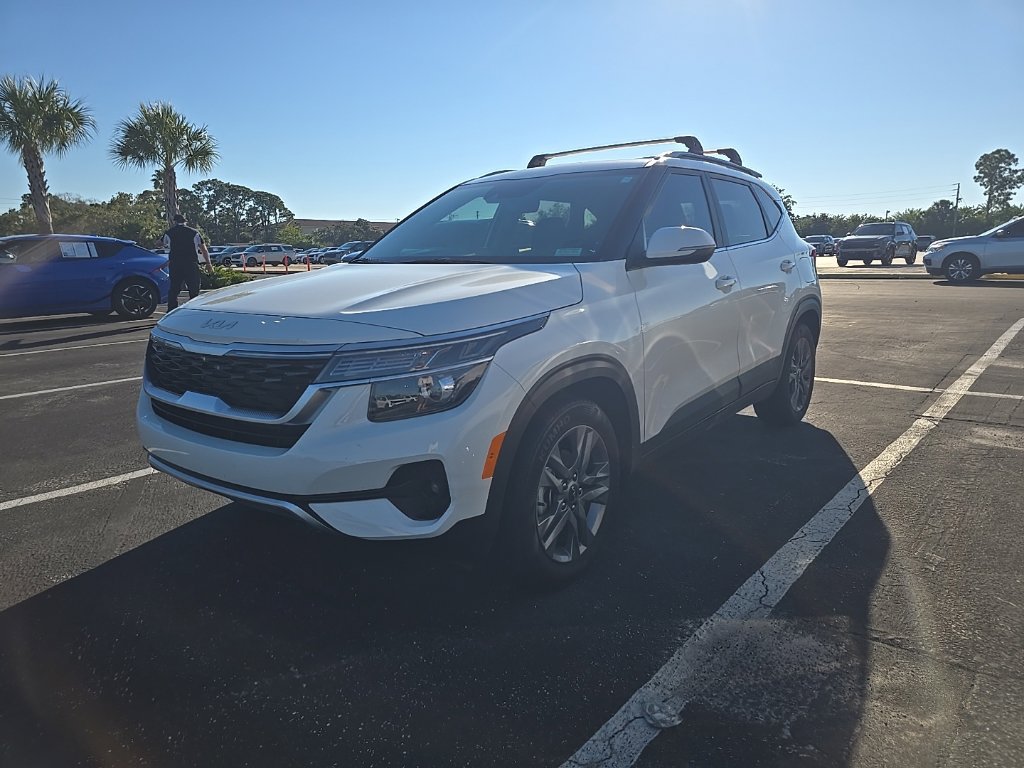Certified 2023 Kia Seltos S w/ Navigation Package FWD image 6
