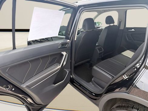 Used 2024 Volkswagen Tiguan SE AWD/4WD image 21