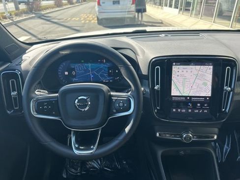 Certified 2025 Volvo XC40 B5 Plus image 18