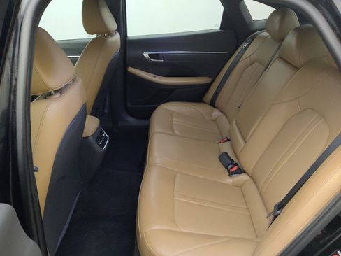 Used 2021 Hyundai Sonata Limited w/ Preferred Accessory Package FWD image 18