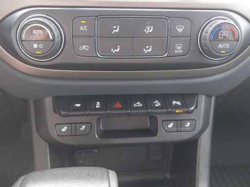 Used 2021 Chevrolet Colorado Z71 AWD/4WD image 37