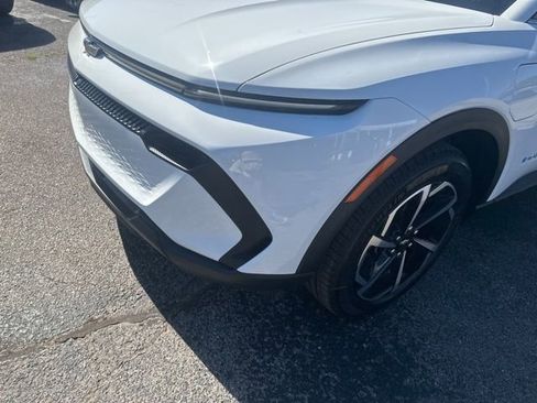 New 2026 Chevrolet Equinox EV LT image 9