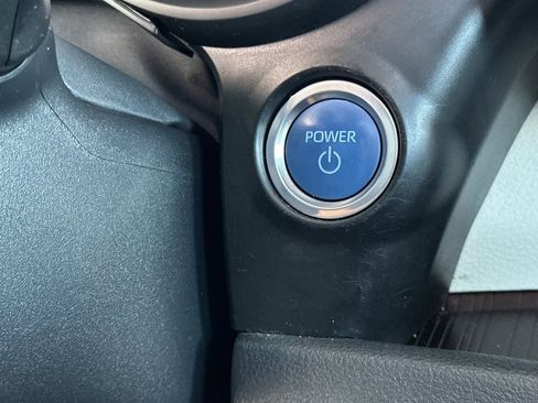 Used 2024 Toyota Sienna XLE image 23