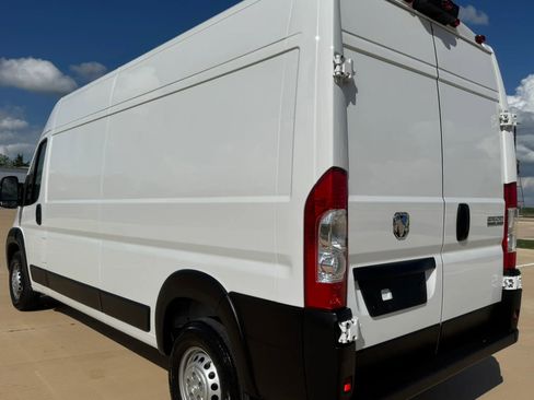 Used 2025 RAM ProMaster 2500 w/ Convenience Group image 14