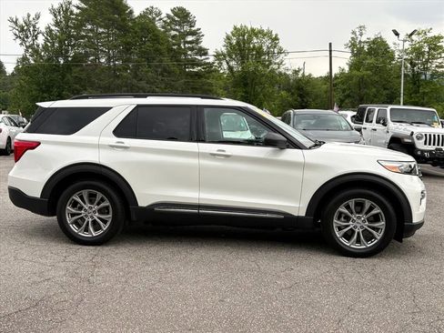 Used 2024 Ford Explorer XLT w/ Equipment Group 202A RWD image 3