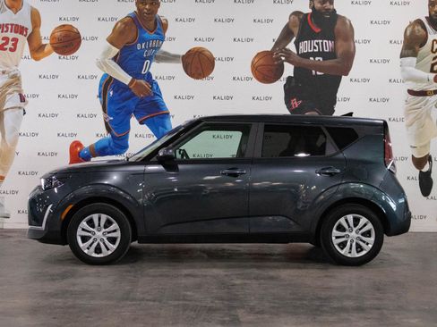 Used 2023 Kia Soul LX FWD image 16
