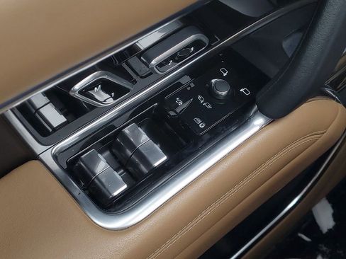 Used 2023 Land Rover Range Rover SE image 10