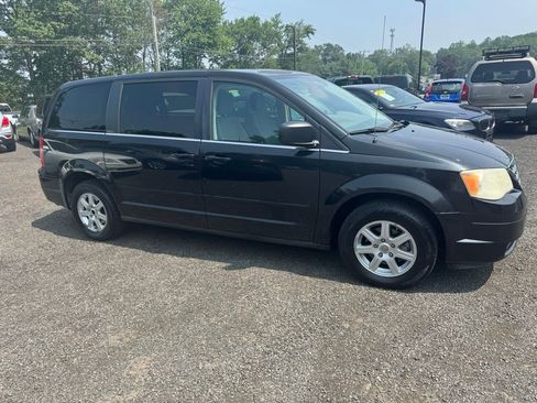 Used 2010 Chrysler Town & Country LX image 11