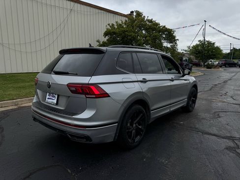 Used 2024 Volkswagen Tiguan SE R-Line FWD image 2