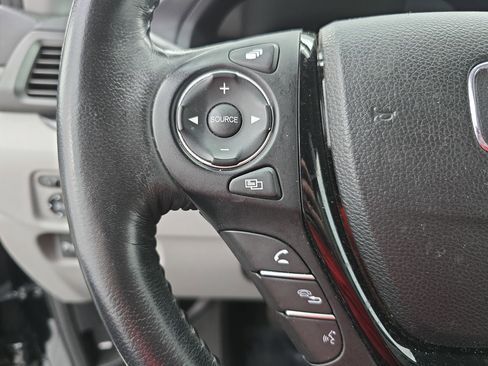 Used 2016 Honda Pilot Touring image 18