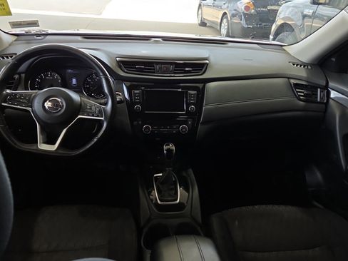 Used 2020 Nissan Rogue SV image 11